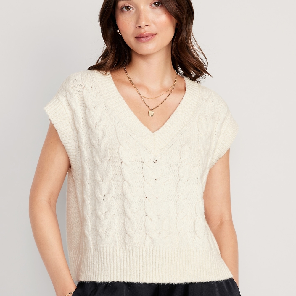 🌸 Old Navy Women's V-Neck Sweater in Cream